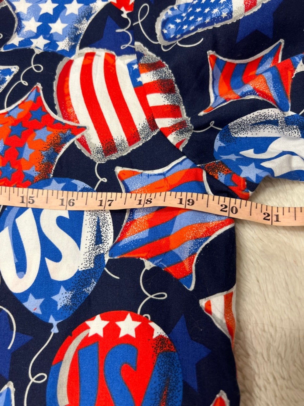 Butter-Soft Originals USA Patriotic Women's 2 pocket Printed Scrub Top small - Picture 5 of 8